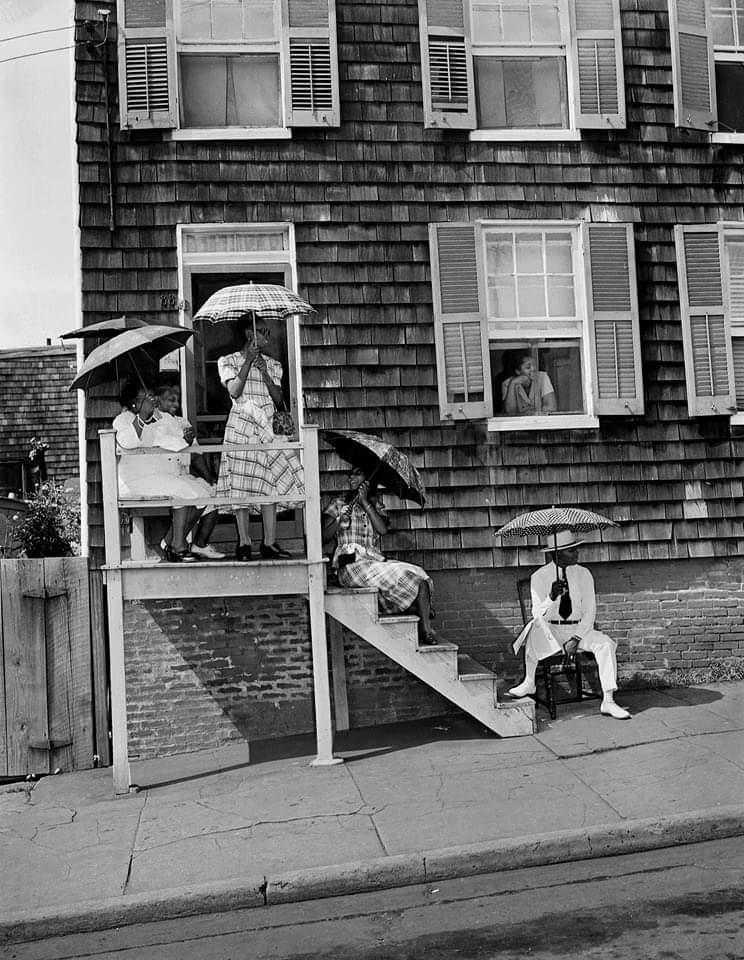 House with people on the front steps