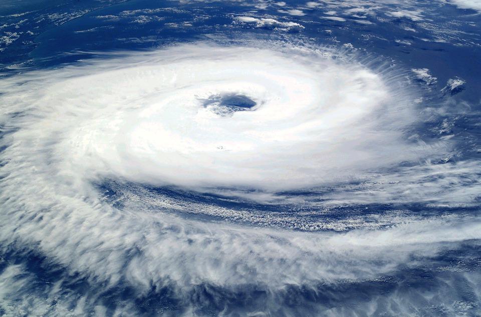 How to build an emergency kit during Hurricane Florence