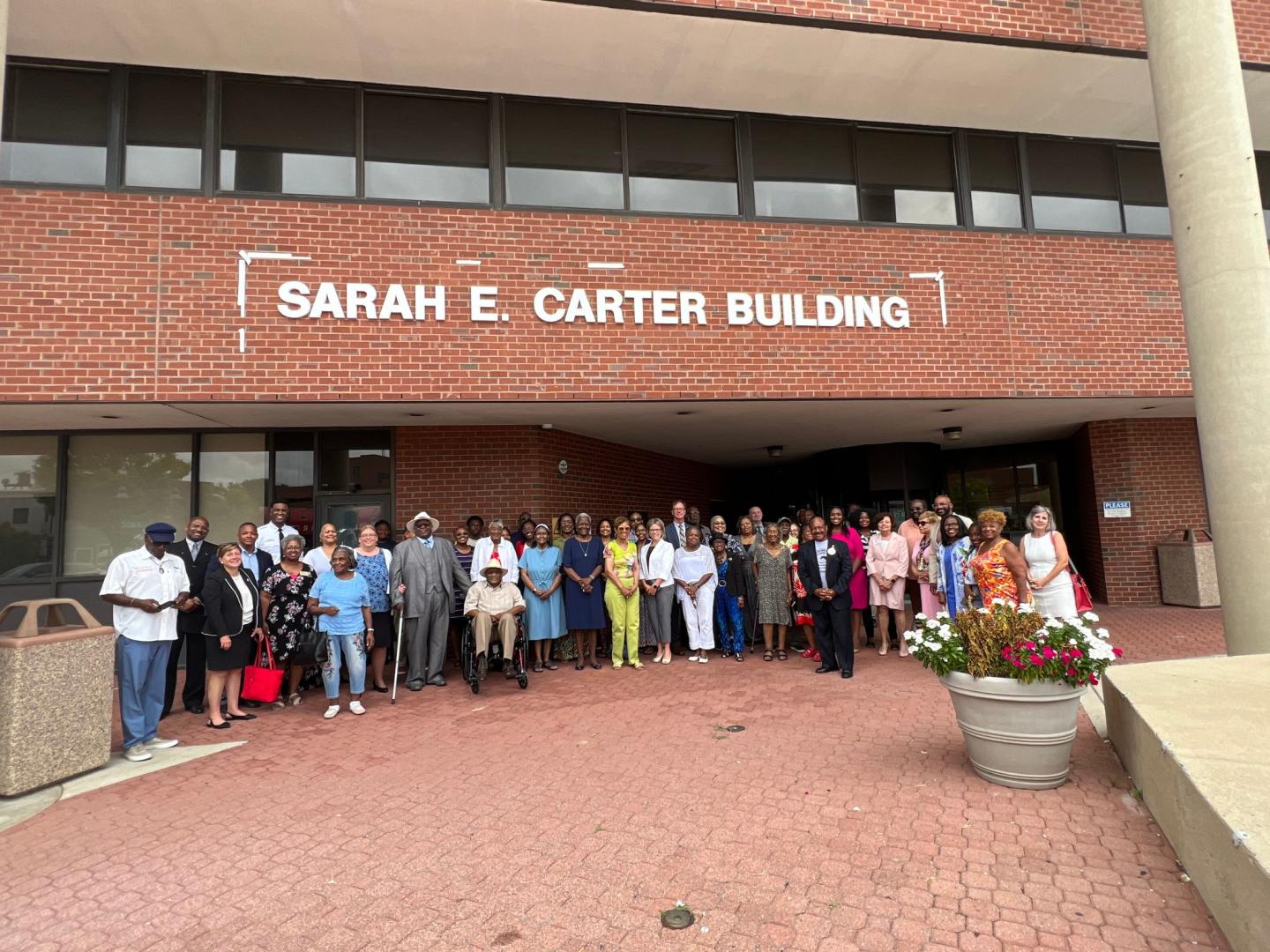 Sarah E Carter Building Group Photo